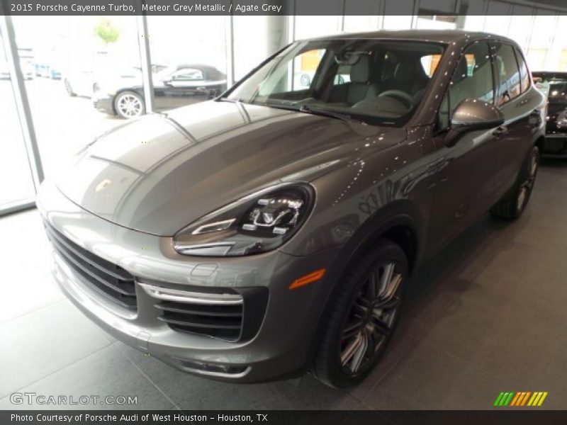 Front 3/4 View of 2015 Cayenne Turbo