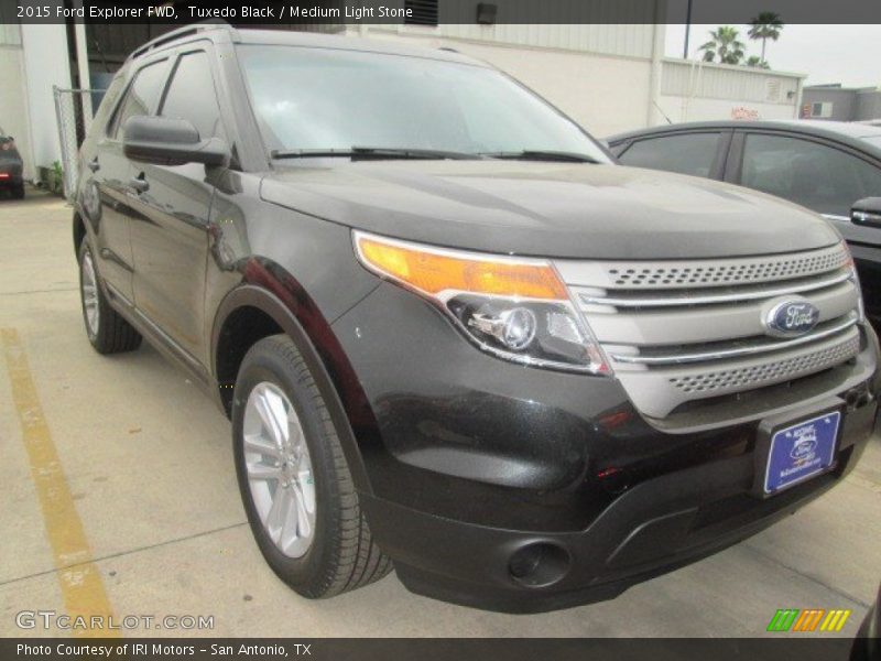 Tuxedo Black / Medium Light Stone 2015 Ford Explorer FWD