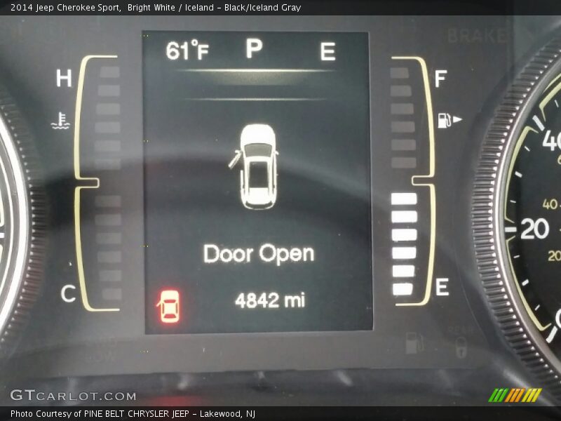 Bright White / Iceland - Black/Iceland Gray 2014 Jeep Cherokee Sport