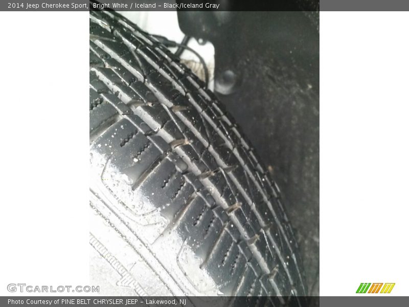 Bright White / Iceland - Black/Iceland Gray 2014 Jeep Cherokee Sport