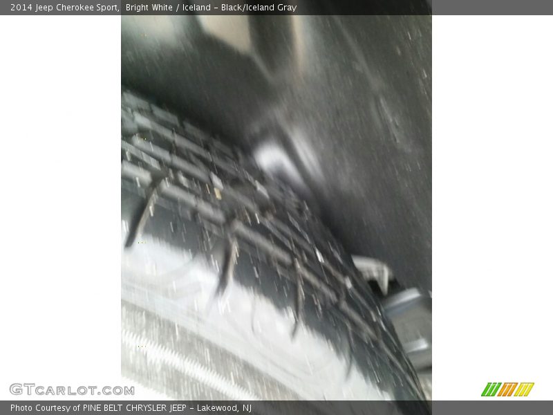 Bright White / Iceland - Black/Iceland Gray 2014 Jeep Cherokee Sport