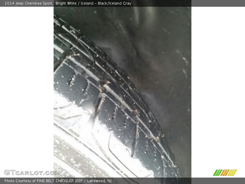 Bright White / Iceland - Black/Iceland Gray 2014 Jeep Cherokee Sport