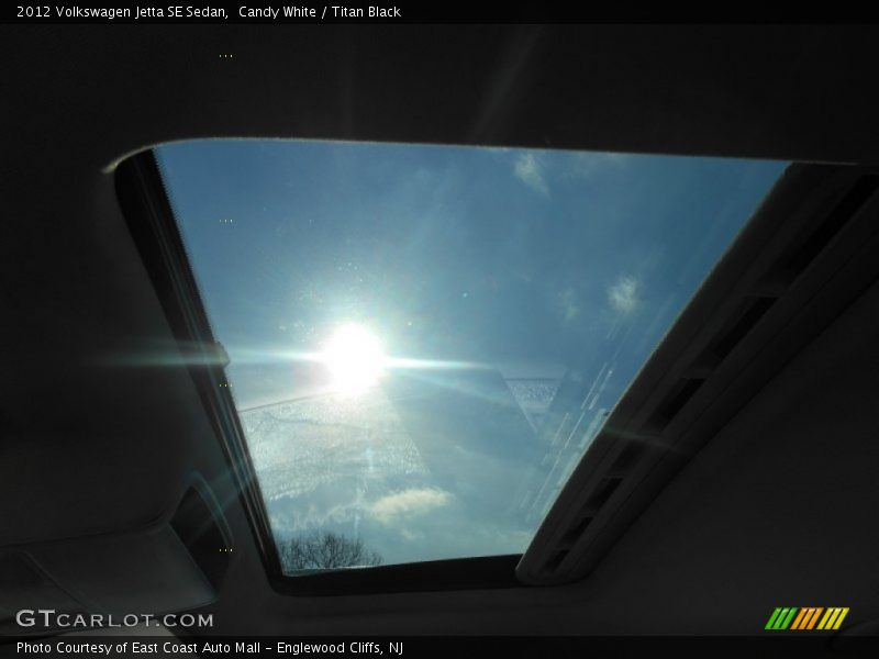 Candy White / Titan Black 2012 Volkswagen Jetta SE Sedan