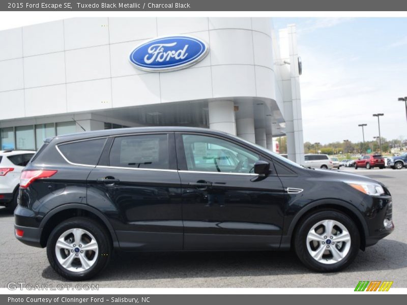Tuxedo Black Metallic / Charcoal Black 2015 Ford Escape SE