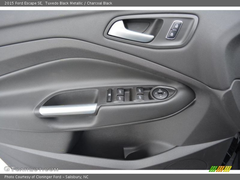 Tuxedo Black Metallic / Charcoal Black 2015 Ford Escape SE