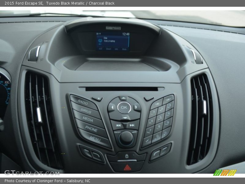 Tuxedo Black Metallic / Charcoal Black 2015 Ford Escape SE