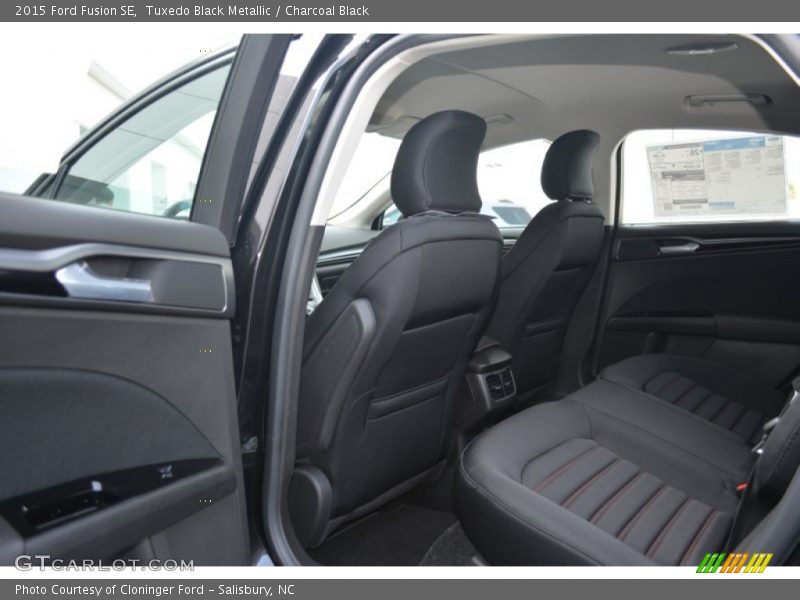 Tuxedo Black Metallic / Charcoal Black 2015 Ford Fusion SE