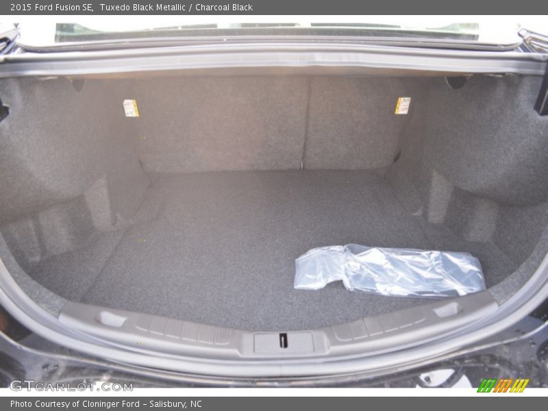 Tuxedo Black Metallic / Charcoal Black 2015 Ford Fusion SE