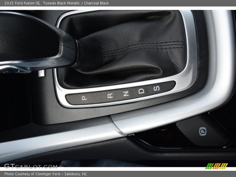 Tuxedo Black Metallic / Charcoal Black 2015 Ford Fusion SE