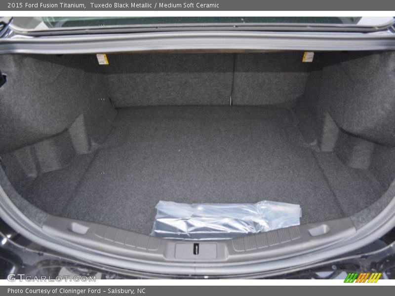 Tuxedo Black Metallic / Medium Soft Ceramic 2015 Ford Fusion Titanium