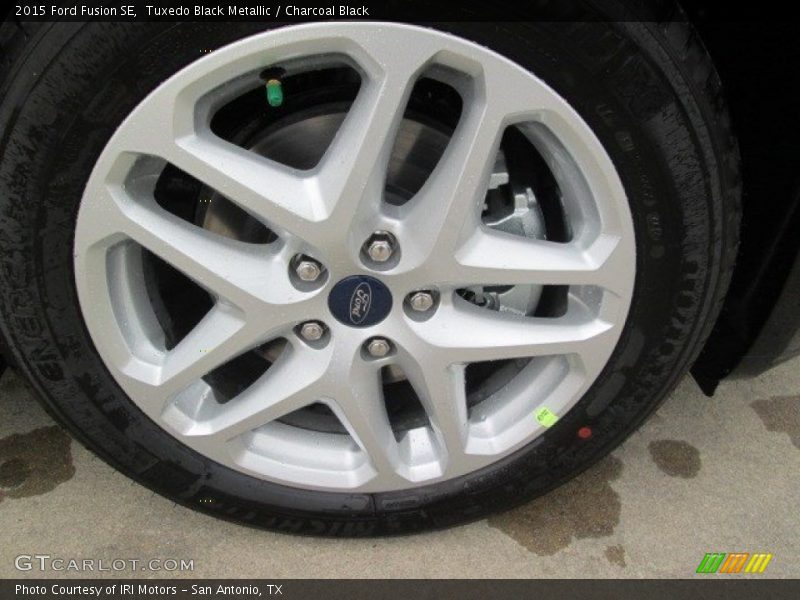 Tuxedo Black Metallic / Charcoal Black 2015 Ford Fusion SE