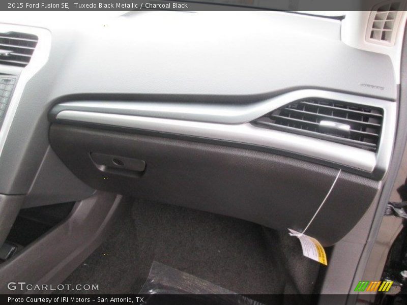 Tuxedo Black Metallic / Charcoal Black 2015 Ford Fusion SE