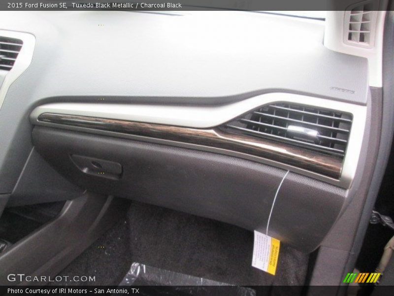 Tuxedo Black Metallic / Charcoal Black 2015 Ford Fusion SE