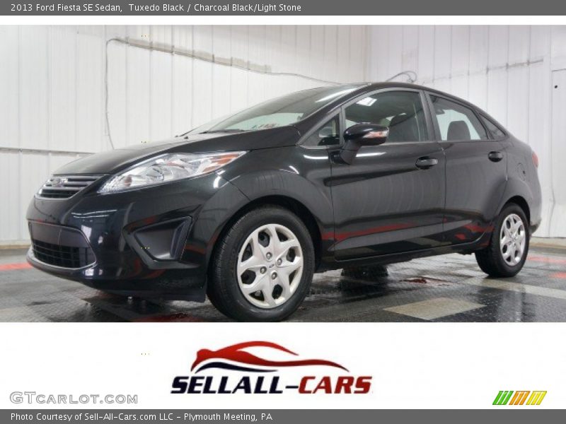 Tuxedo Black / Charcoal Black/Light Stone 2013 Ford Fiesta SE Sedan