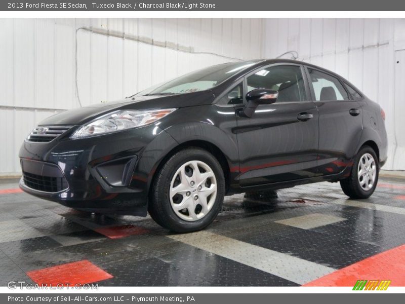 Tuxedo Black / Charcoal Black/Light Stone 2013 Ford Fiesta SE Sedan