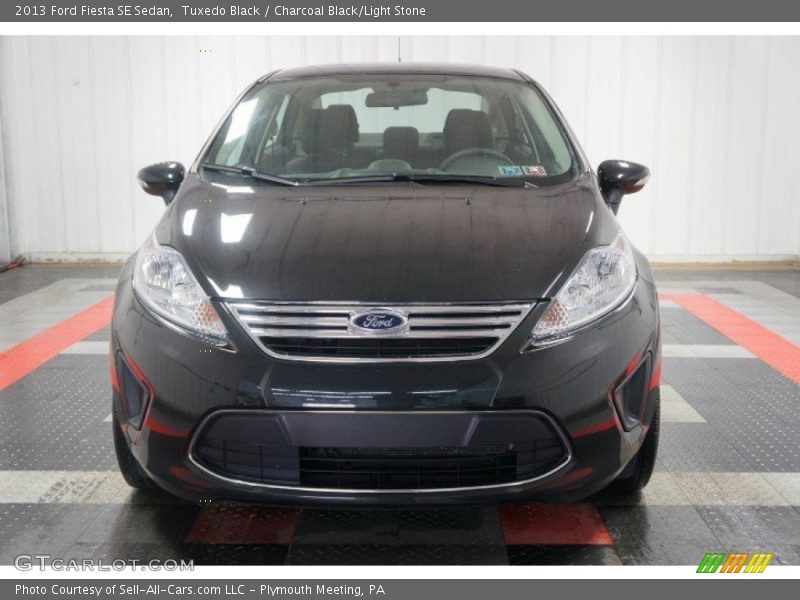 Tuxedo Black / Charcoal Black/Light Stone 2013 Ford Fiesta SE Sedan