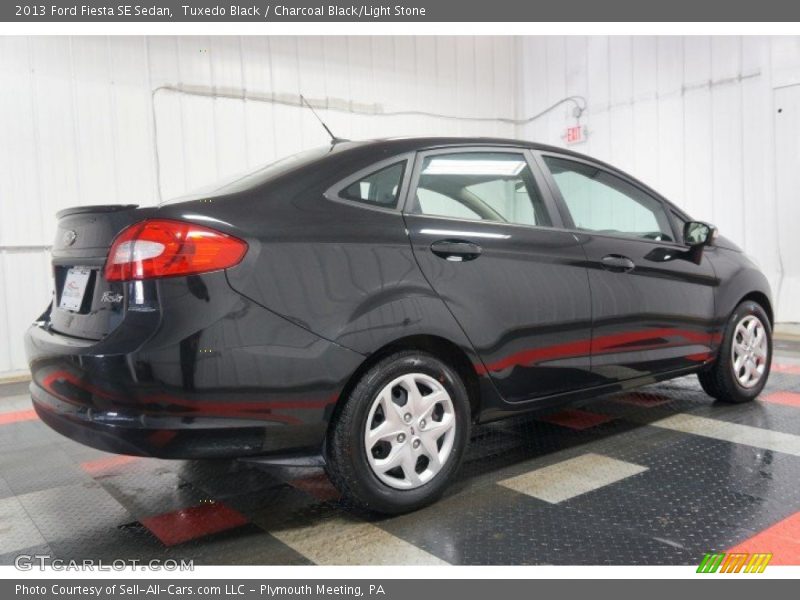 Tuxedo Black / Charcoal Black/Light Stone 2013 Ford Fiesta SE Sedan