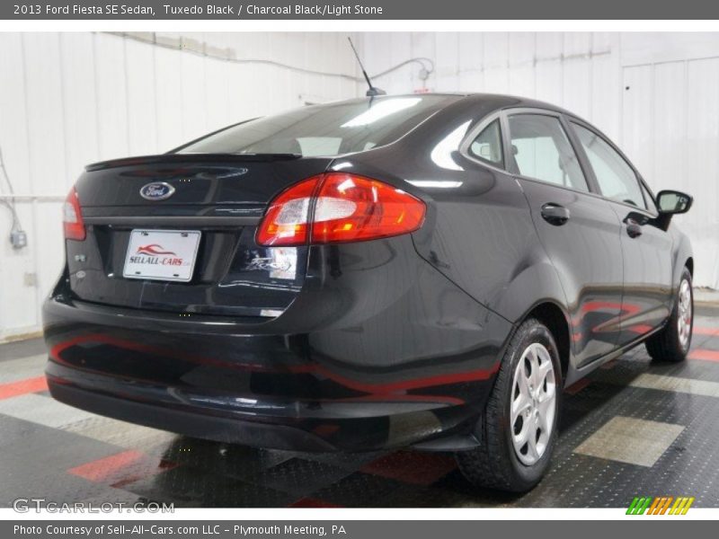 Tuxedo Black / Charcoal Black/Light Stone 2013 Ford Fiesta SE Sedan