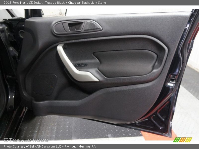Tuxedo Black / Charcoal Black/Light Stone 2013 Ford Fiesta SE Sedan