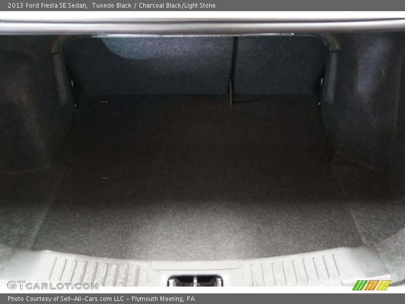 Tuxedo Black / Charcoal Black/Light Stone 2013 Ford Fiesta SE Sedan