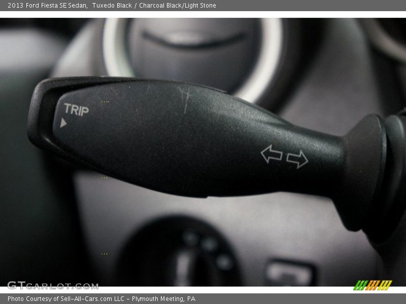 Tuxedo Black / Charcoal Black/Light Stone 2013 Ford Fiesta SE Sedan