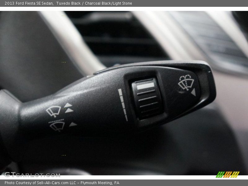 Tuxedo Black / Charcoal Black/Light Stone 2013 Ford Fiesta SE Sedan