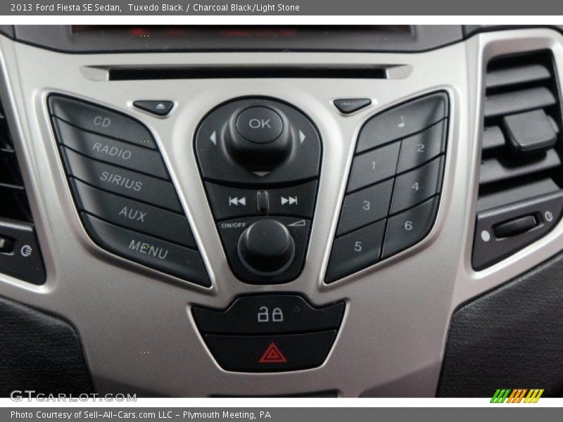 Tuxedo Black / Charcoal Black/Light Stone 2013 Ford Fiesta SE Sedan