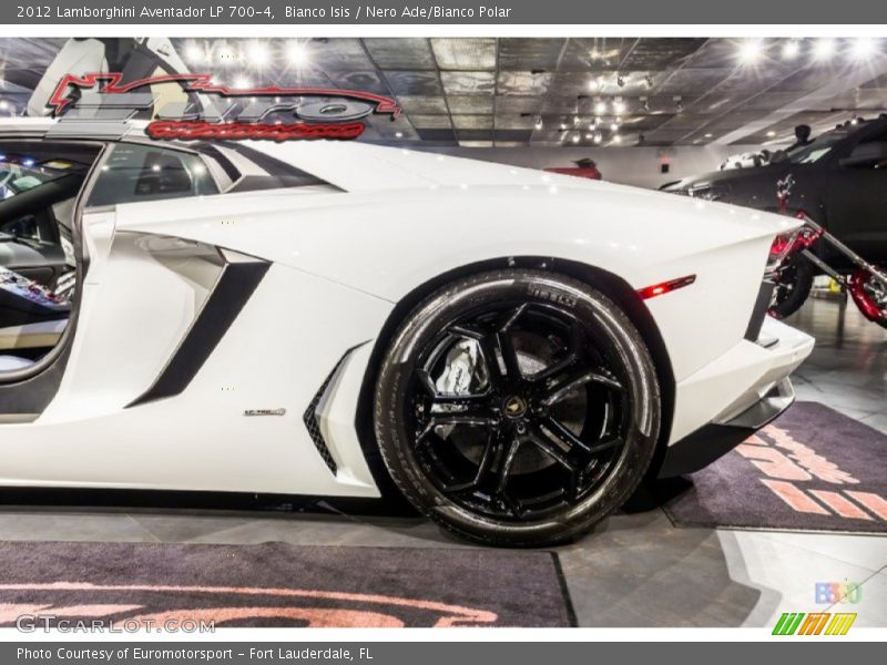 Bianco Isis / Nero Ade/Bianco Polar 2012 Lamborghini Aventador LP 700-4
