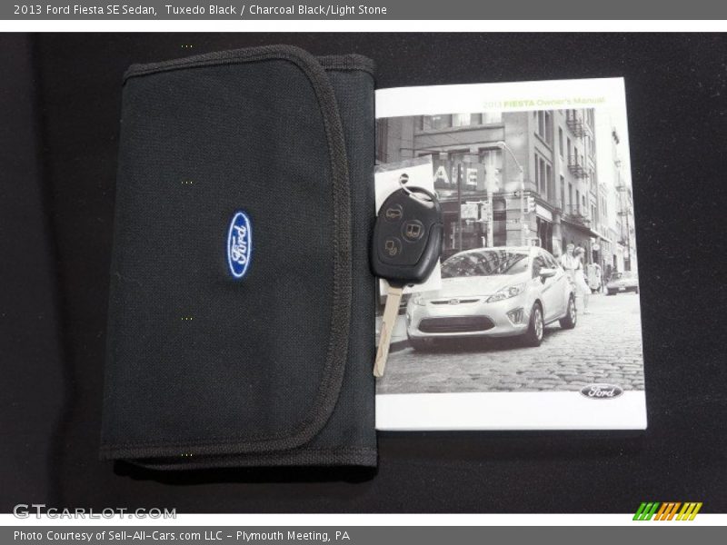 Tuxedo Black / Charcoal Black/Light Stone 2013 Ford Fiesta SE Sedan
