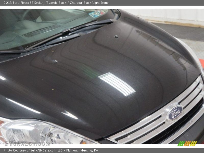 Tuxedo Black / Charcoal Black/Light Stone 2013 Ford Fiesta SE Sedan