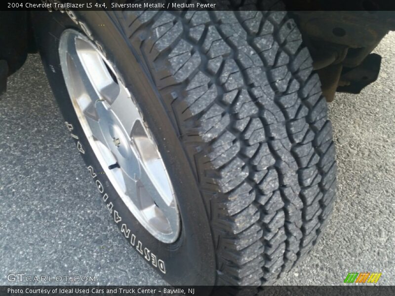 Silverstone Metallic / Medium Pewter 2004 Chevrolet TrailBlazer LS 4x4