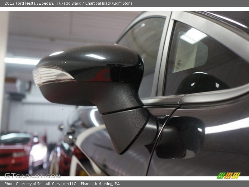 Tuxedo Black / Charcoal Black/Light Stone 2013 Ford Fiesta SE Sedan