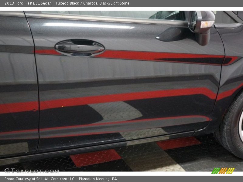 Tuxedo Black / Charcoal Black/Light Stone 2013 Ford Fiesta SE Sedan