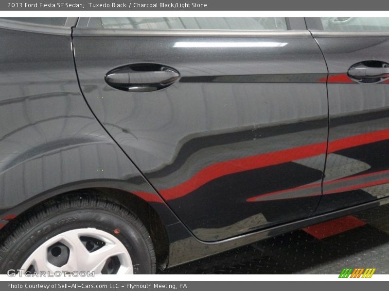 Tuxedo Black / Charcoal Black/Light Stone 2013 Ford Fiesta SE Sedan
