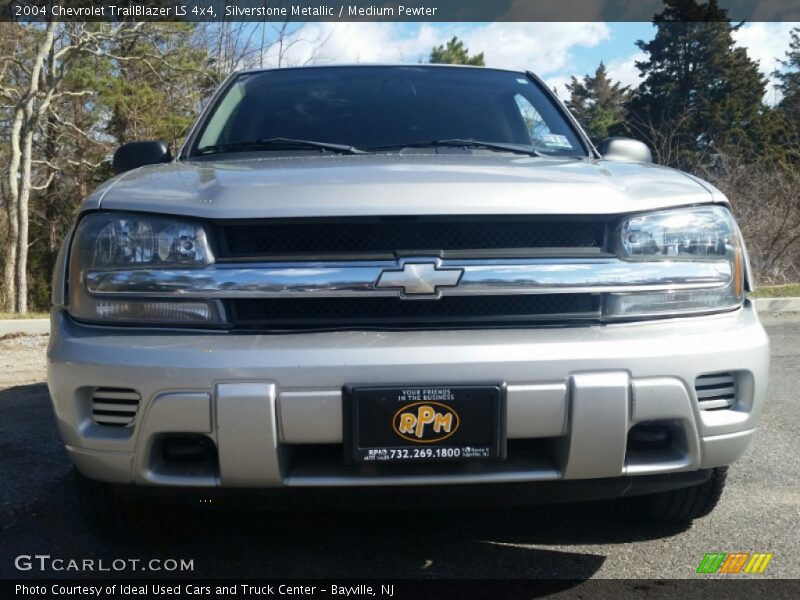 Silverstone Metallic / Medium Pewter 2004 Chevrolet TrailBlazer LS 4x4