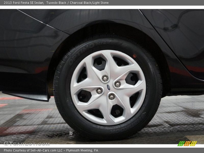 Tuxedo Black / Charcoal Black/Light Stone 2013 Ford Fiesta SE Sedan