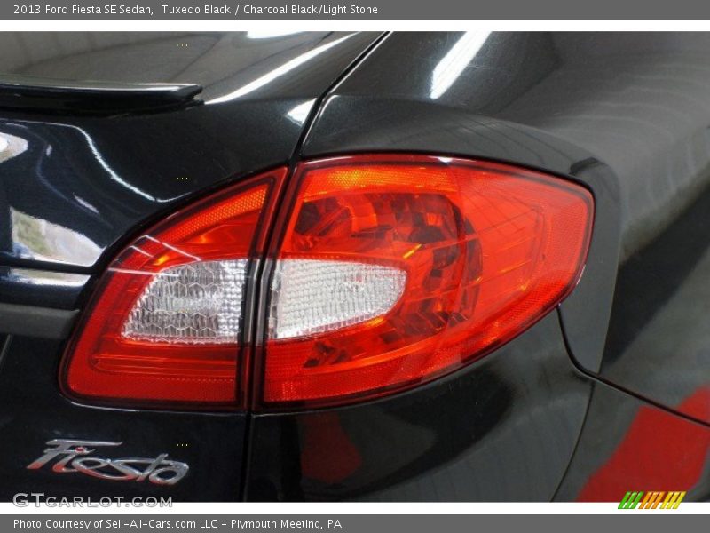 Tuxedo Black / Charcoal Black/Light Stone 2013 Ford Fiesta SE Sedan