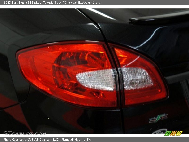 Tuxedo Black / Charcoal Black/Light Stone 2013 Ford Fiesta SE Sedan