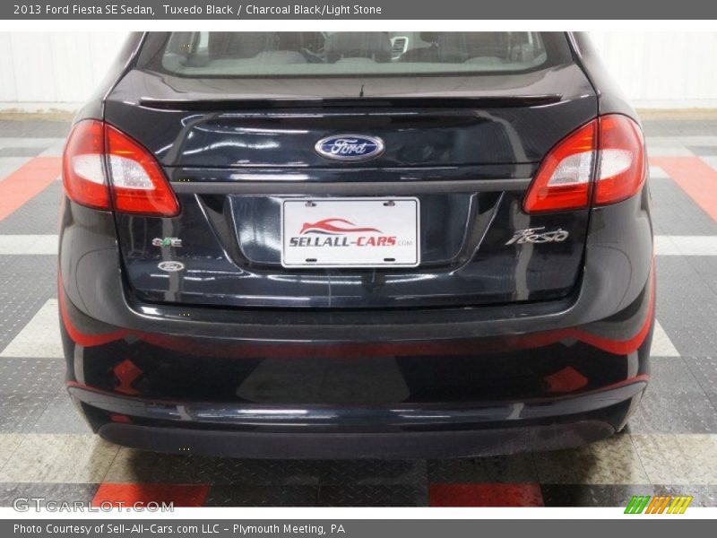 Tuxedo Black / Charcoal Black/Light Stone 2013 Ford Fiesta SE Sedan