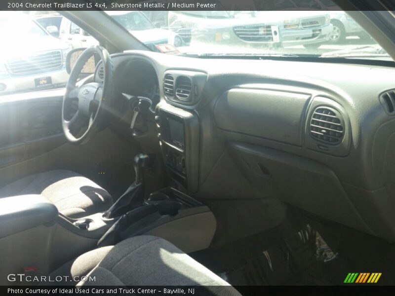 Silverstone Metallic / Medium Pewter 2004 Chevrolet TrailBlazer LS 4x4
