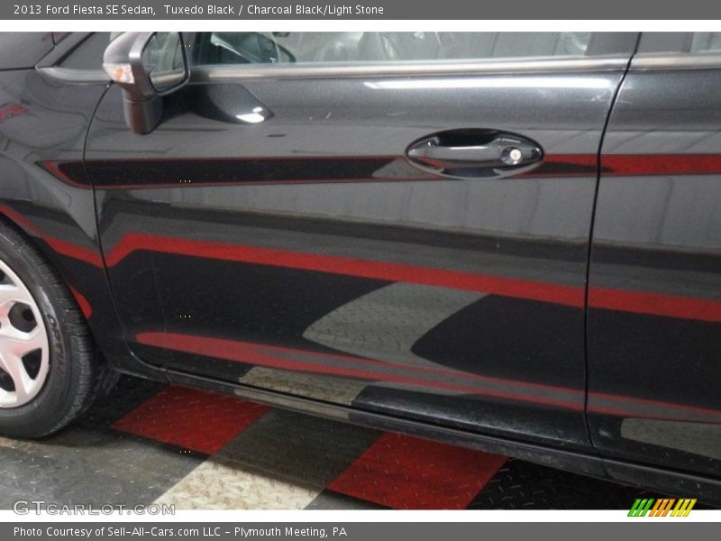Tuxedo Black / Charcoal Black/Light Stone 2013 Ford Fiesta SE Sedan
