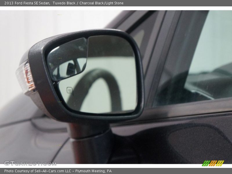 Tuxedo Black / Charcoal Black/Light Stone 2013 Ford Fiesta SE Sedan