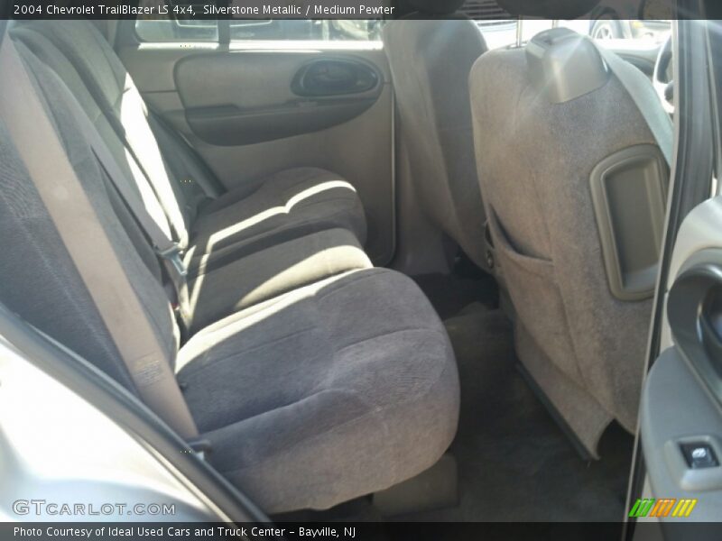Silverstone Metallic / Medium Pewter 2004 Chevrolet TrailBlazer LS 4x4