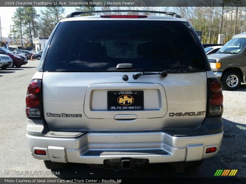 Silverstone Metallic / Medium Pewter 2004 Chevrolet TrailBlazer LS 4x4