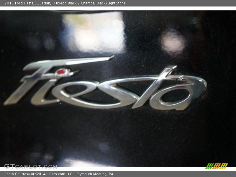 Tuxedo Black / Charcoal Black/Light Stone 2013 Ford Fiesta SE Sedan