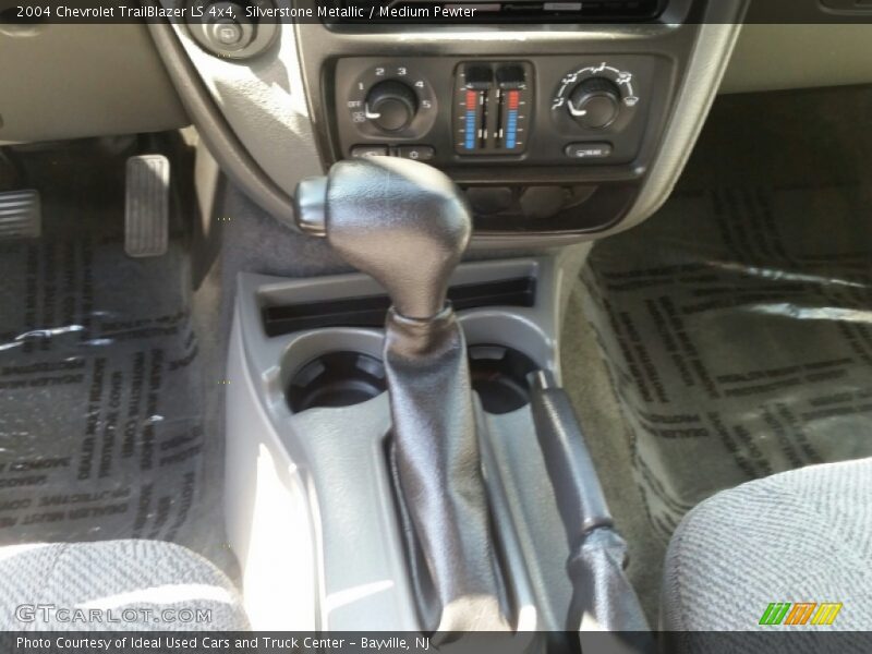Silverstone Metallic / Medium Pewter 2004 Chevrolet TrailBlazer LS 4x4
