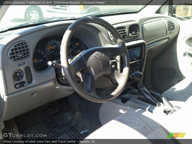 Silverstone Metallic / Medium Pewter 2004 Chevrolet TrailBlazer LS 4x4