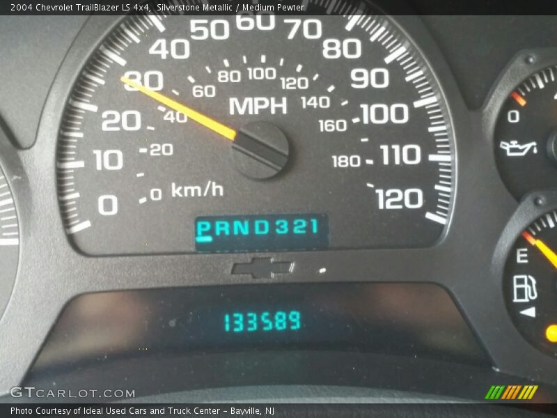 Silverstone Metallic / Medium Pewter 2004 Chevrolet TrailBlazer LS 4x4