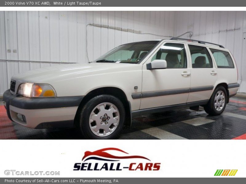 White / Light Taupe/Taupe 2000 Volvo V70 XC AWD