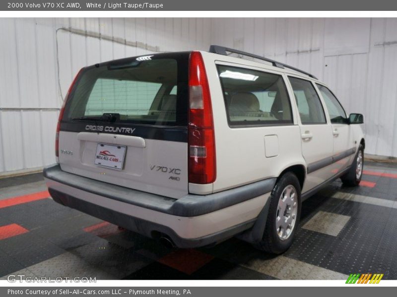 White / Light Taupe/Taupe 2000 Volvo V70 XC AWD